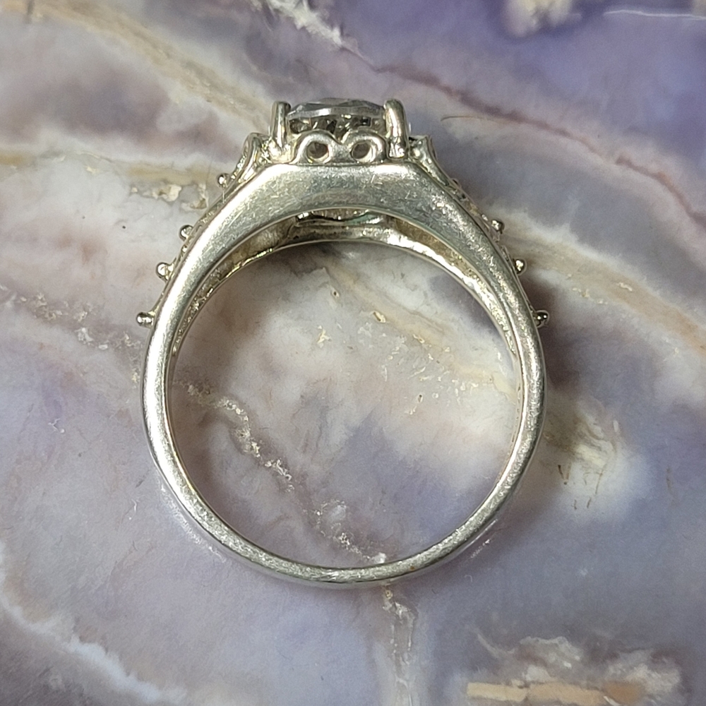 AVON Elegant Silver Women's Ring - Picture 6 of 9